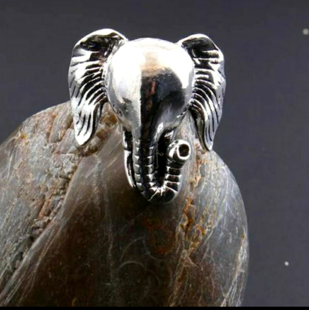New.Silver plated elephant Ring size 7